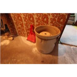 Medalta Crocks (2) (One 20. One 5)