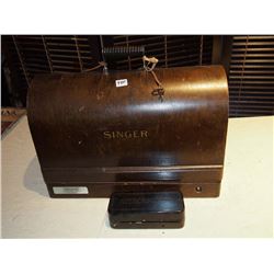 Singer Sewing Machine w/ Key & accessories