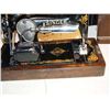 Image 4 : Singer Sewing Machine w/ Key & accessories