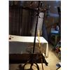 Image 3 : Jeux Canada Games Walking Stick - Swivel Coat Hanger
