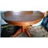 Image 1 : 45 In. Round Oak Table/2 leaves