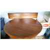 Image 2 : 45 In. Round Oak Table/2 leaves