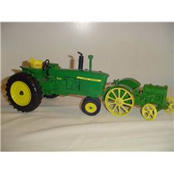John Deere Collectors Tractors (2) Model D + 4010