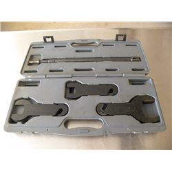 Fan clutch wrench set