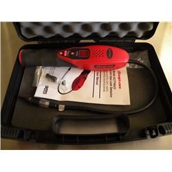 Snap-on refridgerant leak detector
