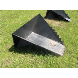 44" skidloader U-blade w/serated edge -New