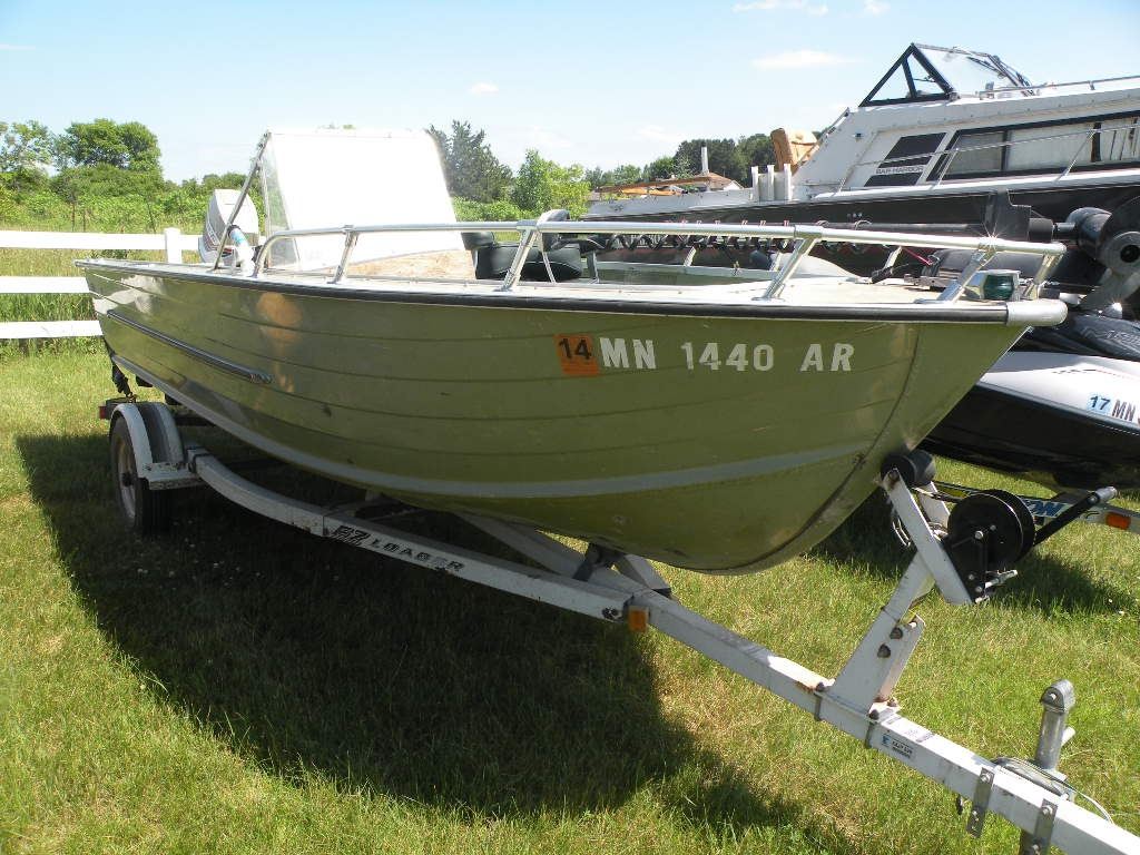 1972 Starcraft 16ft aluminum boat w/trailer