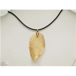 #20-14KT GOLD PLATED PENDANT (6.30G)
