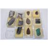 Image 1 : LARGE ASSORTMENT OF FOSSILS, ARROW HEADS, &