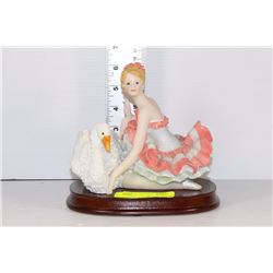 BALLERINA AND SWAN ORNAMENT
