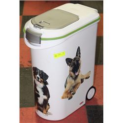 CURVER PET FOOD CAN ON WHEELS
