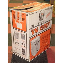 BIG CHIEF ELECTRIC SMOKER WITH 5 REMOVEABLE TRAYS