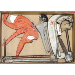 FLAT WITH PLUMBERS TOOLS INCL. RIDGID  PIPE CUTTER