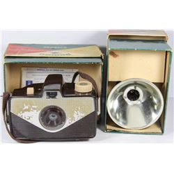 VINTAGE SAWYERS NOMAD CAMERA  AND FLASH UNIT