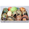Image 1 : LOT OF 13 HAND PAINTED DECORATIVE EGGS