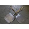 Image 1 : TWO PIZZA PADDLES