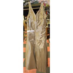 NEW MOSHITA EVENING GOWN WITH SHAWL SIZE 18