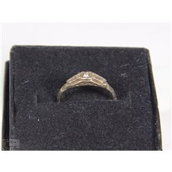 LADIES 10K GOLD DIAMOND RING