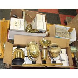 PALLET OF LIGHT FIXTURES AND LIGHTING TRACS