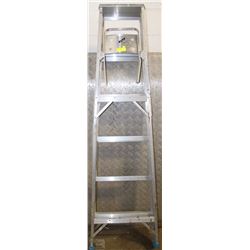 6' ALUMINUM LADDER