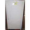 Image 1 : FRIGIDAIRE 20 CUBE UPRIGHT FREEZER