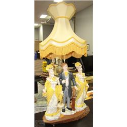 WOOD LAMP WITH 3 CERAMIC FIGURES