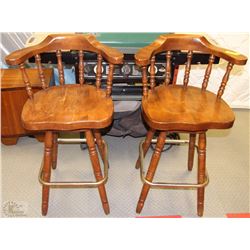 2 SOLID WOOD SWIVEL BAR STOOLS