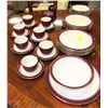 Image 1 : MIKASA TRANSITION PLUM 32-PIECE DINNERWARE SET