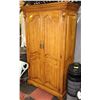Image 1 : OAK ARMOIRE