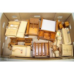 FLAT OF WOODEN DOLL HOUSE FURNITURE