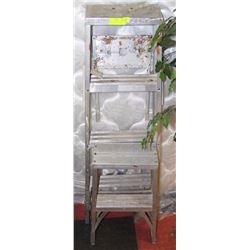 LOT OF 2 ALUMINUM LADDER - 2 STEP + 3 STEP
