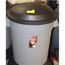 NEW RUBBERMAID ROUGHNECK 20 GALLON GARBAGE CAN