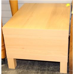 LIGHT OAK COLOR END TABLE
