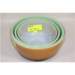 4 VINTAGE FIREKING MIXING BOWLS