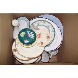 ESTATE BOX OF VINTAGE PLATES