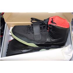 PAIR OF NIKE HI-TOP MEN'S RUNNERS - SIZE 10