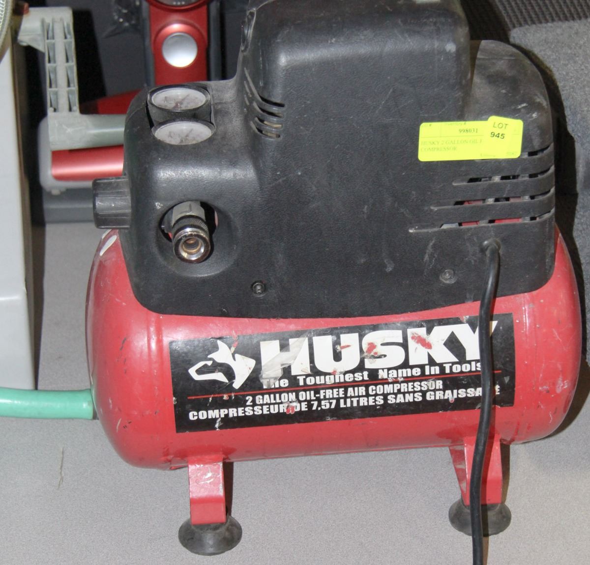 HUSKY 2 GALLON OIL FREE AIR COMPRESSOR