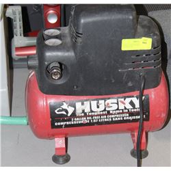 HUSKY 2 GALLON OIL FREE AIR COMPRESSOR