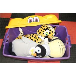 CHILDRENS TOTE WITH STUFFED ANIMALS
