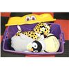 Image 1 : CHILDRENS TOTE WITH STUFFED ANIMALS