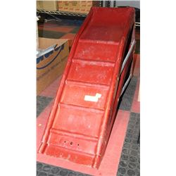 2 RED STEEL AUTOMOTIVE RAMPS