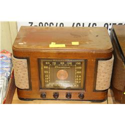 VINTAGE CROSLY BROADCAST SHORT WAVE RADIO