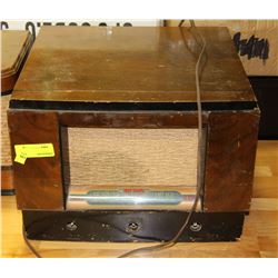 VINTAGE RCA RADIO
