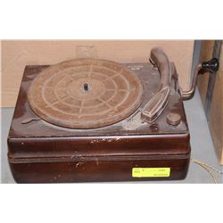 VINTAGE RCA VICTOR WIND-UP RECORD PLAYER