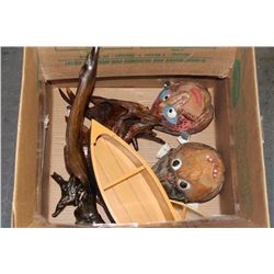 BOX WITH COCONUT FACES, ORNAMENTAL WOOD PIECES