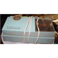 VINTAGE BAKELITE RCA VICTOR ALARM CLOCK/RADIO