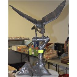 METAL EAGLE ORNAMENT