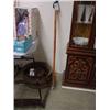 Image 1 : ANTIQUE BAMBOO SKI POLES