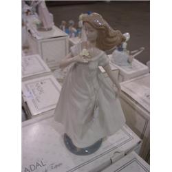 NADAL GIRL WITH FLOWERS FIGURINE 131316