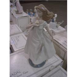 NADAL GIRL WITH FLOWERS FIGURINE 131316